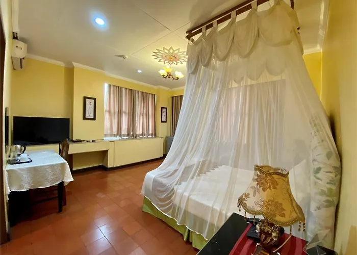 Hotel White Knight Intramuros 2*