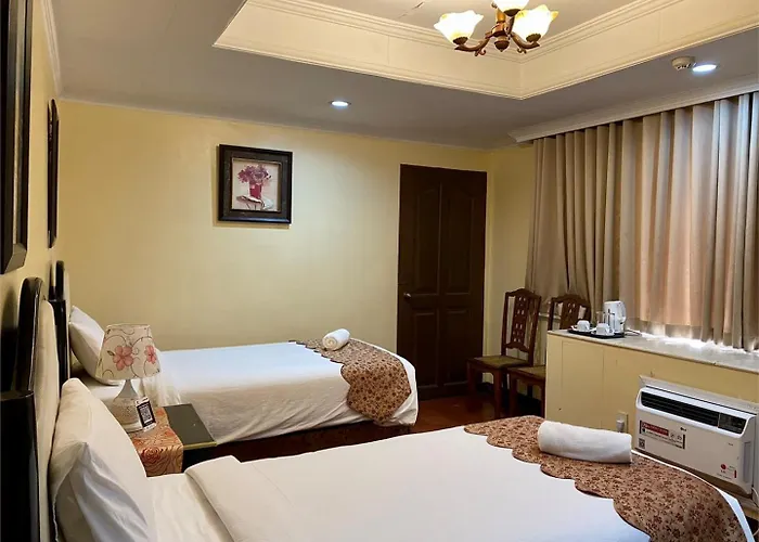 White Knight Intramuros Hotel 2*