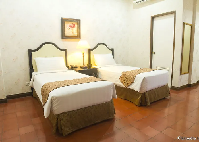 White Knight Intramuros Hotel