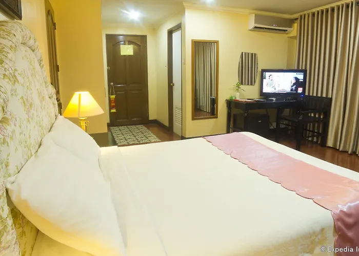 White Knight Intramuros Hotel