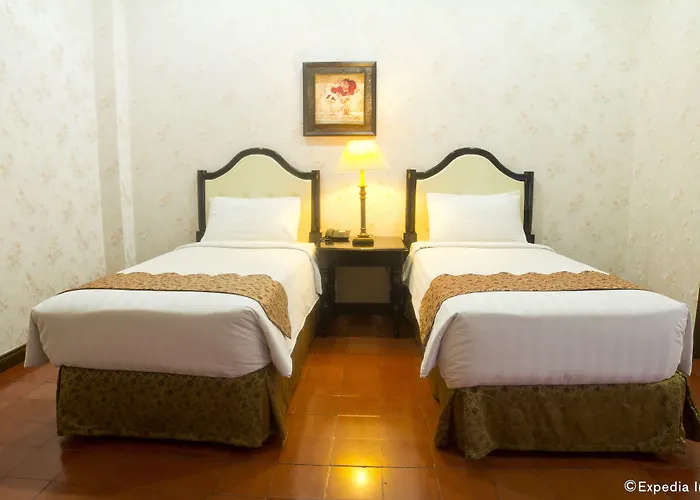 Hotel White Knight Intramuros 2*