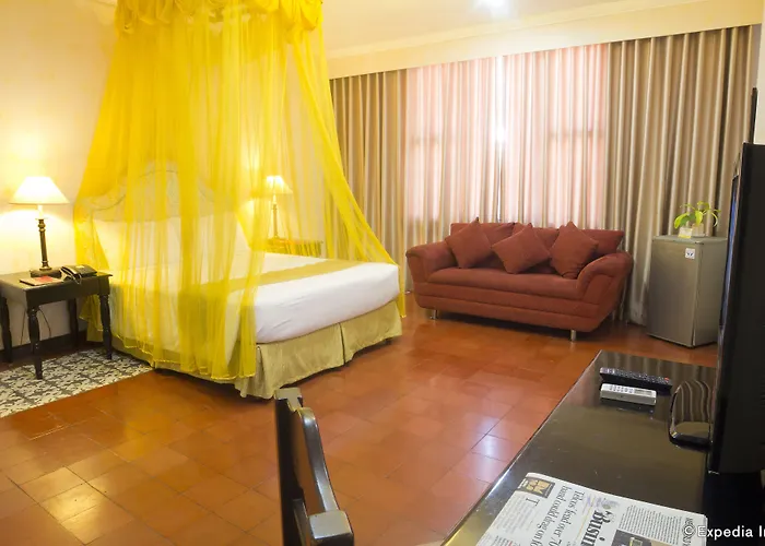 White Knight Intramuros Hotel 2*