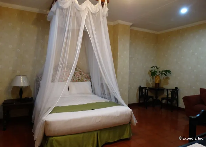White Knight Intramuros Hotel 2*