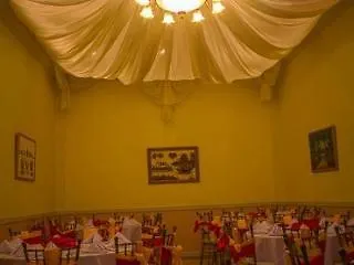 White Knight Intramuros Hotel 2*